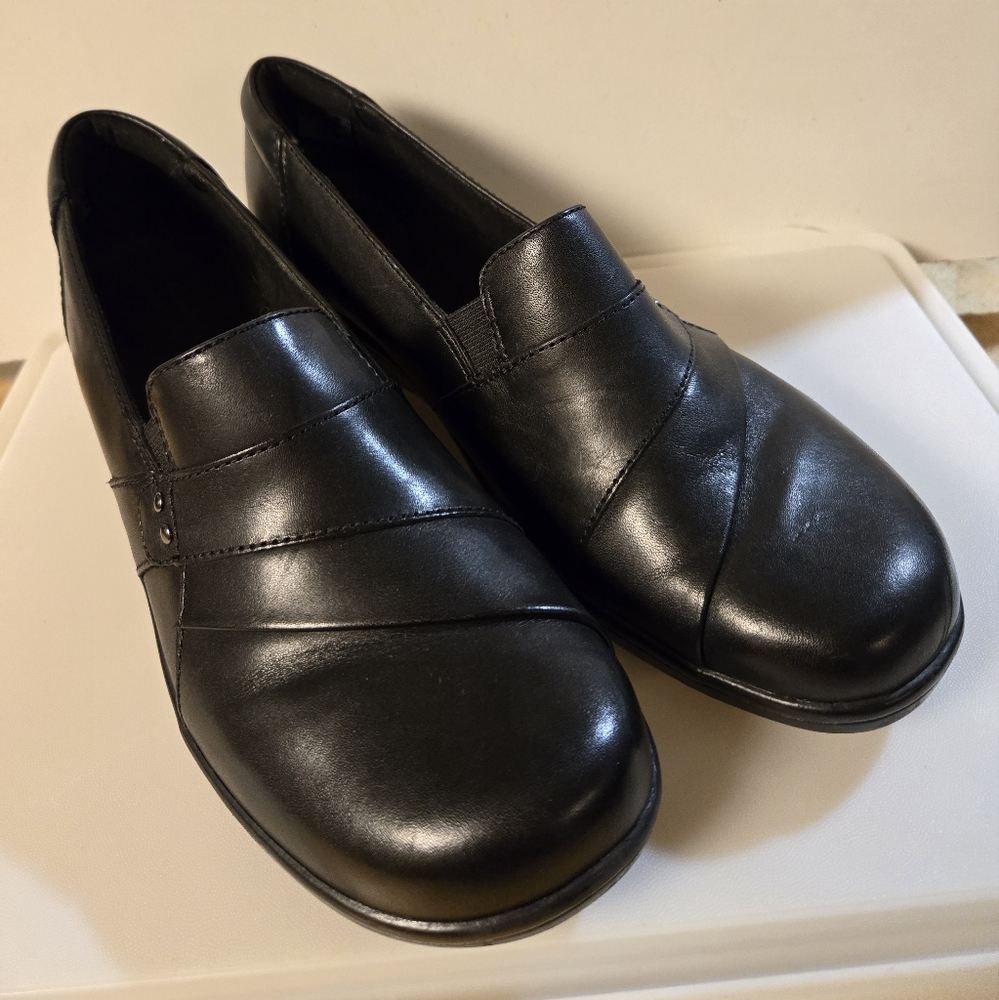 Clarks : Women's Black Leather Slip-On Shoes - Picture 1 of 6